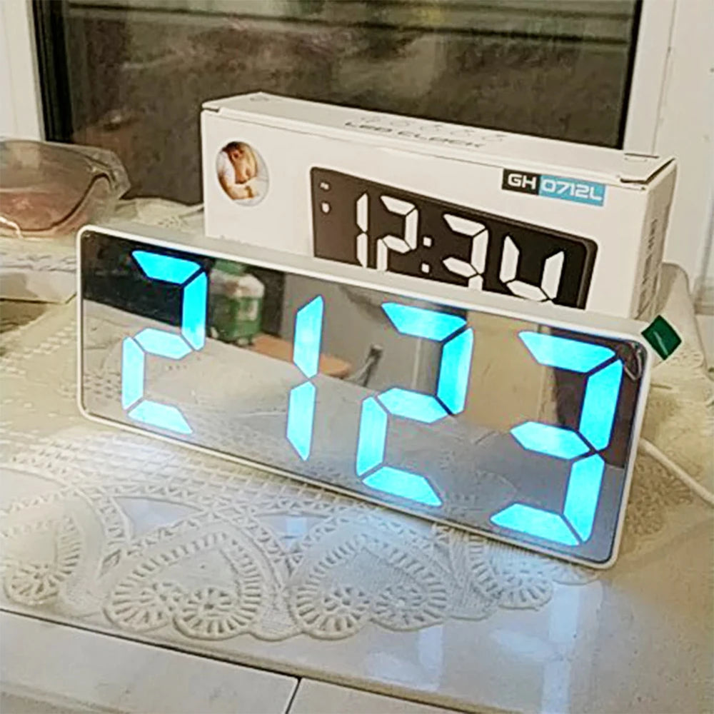 Réveil Digital LED Auto-Dim Température — Chambre